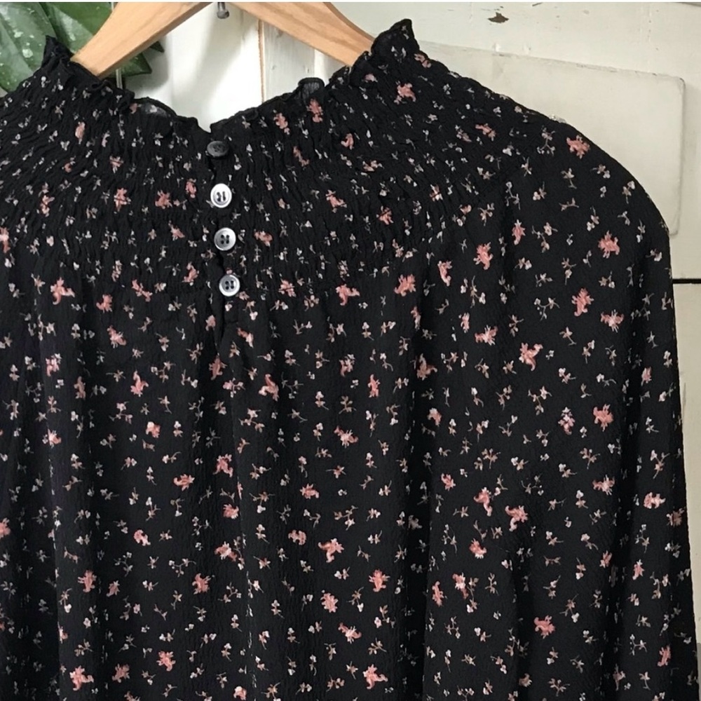 Madewell | Women’s black floral smocked mock neck/sleeve hem shirt size L - Picture 10 of 16